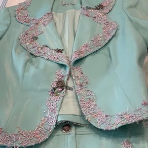 Alberto makati stunning light turquoise suit exquisite embroidery worn once mint
